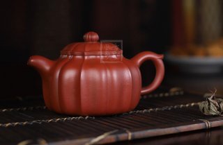 《筋紋德鐘》宜興紫砂壺全手工茶壺大紅袍德鐘 《筋紋德鐘》宜興紫砂壺全手工茶壺大紅袍德鐘