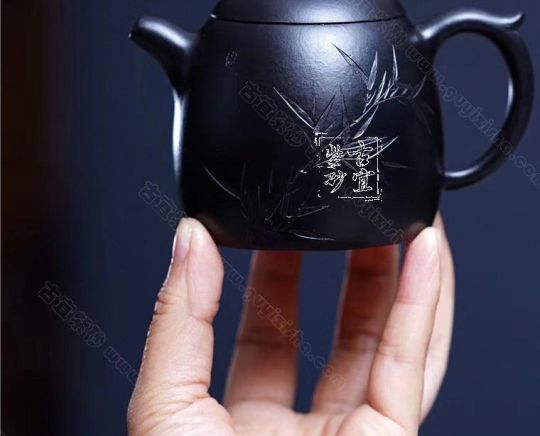 《秦權(quán)》 《秦權(quán)》